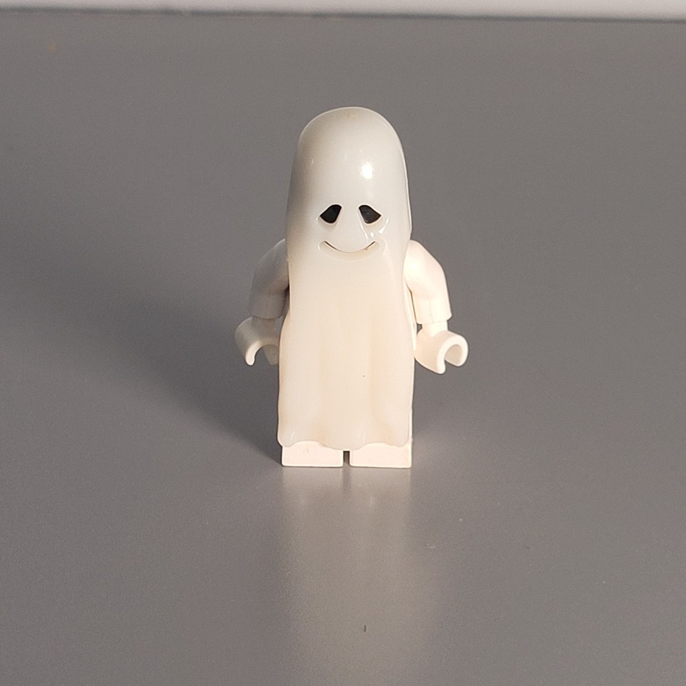Vintage LEGO Glow in the Dark Ghost Minifigure with Smile Halloween 6617 - Picture 2 of 9